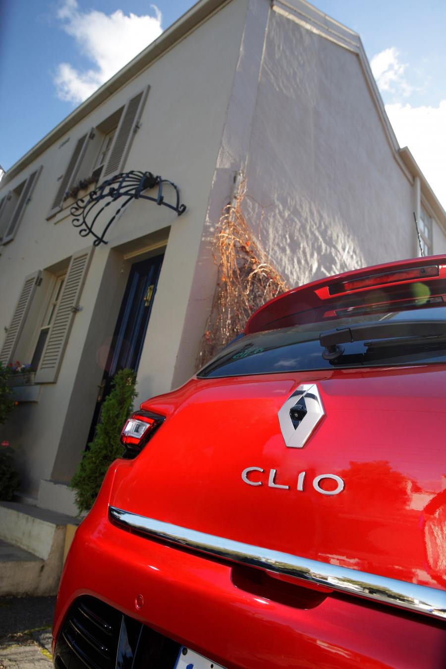 Логотип Renault Clio 2017 года  (AU) (фото 35 из 40)